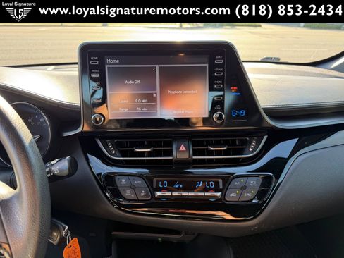 Used 2019 Toyota C-HR LE FWD image 22