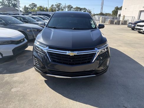 Used 2023 Chevrolet Equinox LT image 2