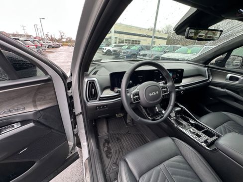 Used 2025 Kia Sorento SX Prestige image 32