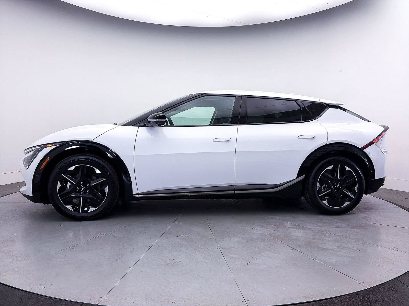 Used 2025 Kia EV6 Wind RWD image 40