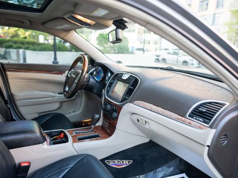 Used 2011 Chrysler 300 Limited w/ Luxury Group RWD image 15