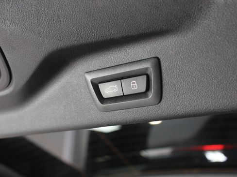 Used 2024 BMW X7 xDrive40i image 96