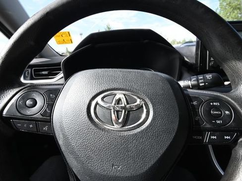 Used 2020 Toyota RAV4 XLE AWD/4WD image 13