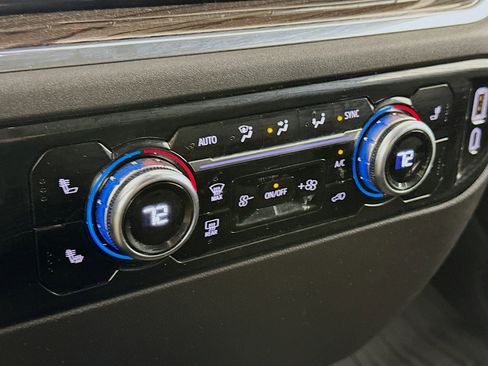 Used 2024 GMC Sierra 1500 Elevation image 24