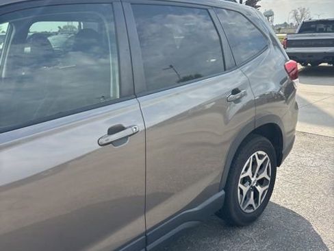 Used 2019 Subaru Forester Premium image 4