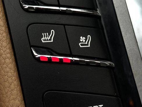 Used 2014 Porsche Panamera S image 38