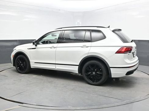 Used 2022 Volkswagen Tiguan SE R-Line AWD/4WD image 4