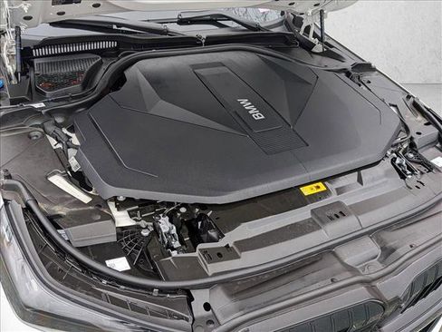 Certified 2025 BMW i5 xDrive40 w/ M Sport Package image 24