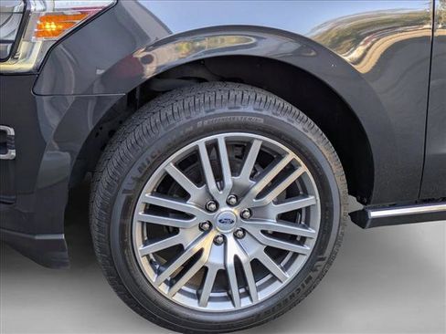 Used 2022 Ford Expedition Max Limited image 9