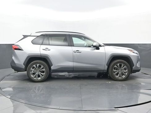 Used 2022 Toyota RAV4 XLE Premium AWD/4WD image 2