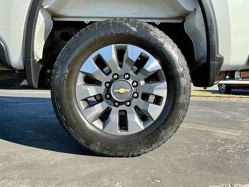 Used 2024 Chevrolet Silverado 2500 Custom w/ Custom Value Package image 19