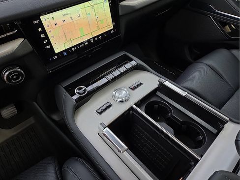 New 2025 Lincoln Navigator L Reserve image 25