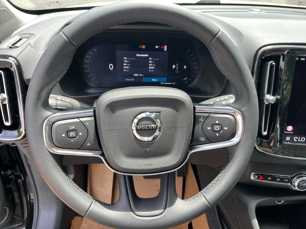 New 2026 Volvo XC40 B5 Core w/ Climate Package AWD/4WD image 11