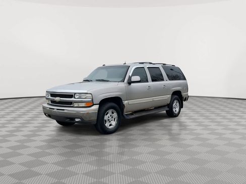 Used 2005 Chevrolet Suburban LT w/ Preferred Equipment Group image 4