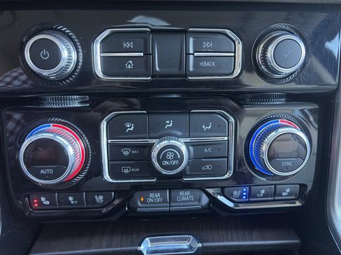 Used 2022 GMC Yukon XL Denali w/ Denali Ultimate Package image 25