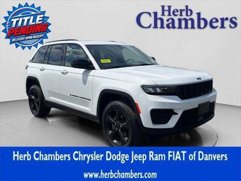 Certified 2023 Jeep Grand Cherokee Altitude AWD/4WD image 1