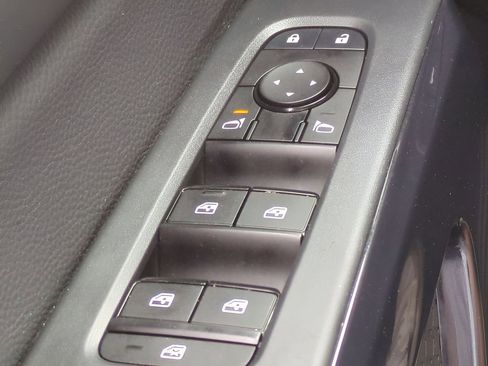 Used 2025 Nissan Pathfinder SV image 29