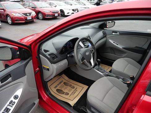 Used 2014 Hyundai Accent GS image 9