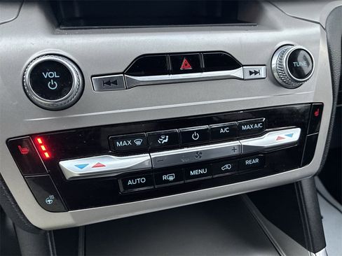 Used 2023 Ford Explorer XLT w/ Equipment Group 202A image 17