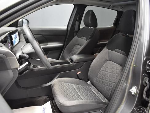 Used 2025 Nissan Kicks SV w/ SV Premium Package AWD/4WD image 5