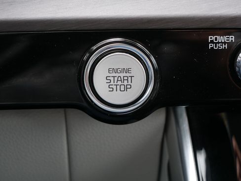 Used 2024 Kia Carnival EX FWD image 29