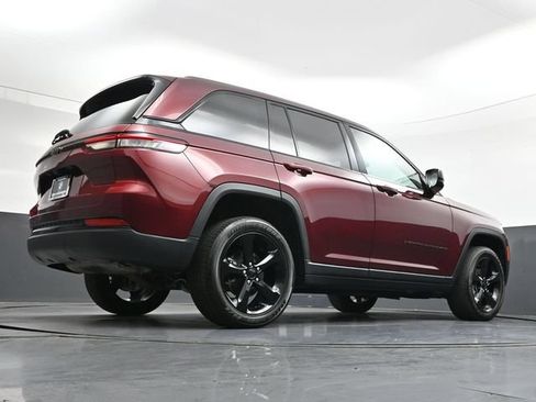 Used 2024 Jeep Grand Cherokee Altitude AWD/4WD image 31