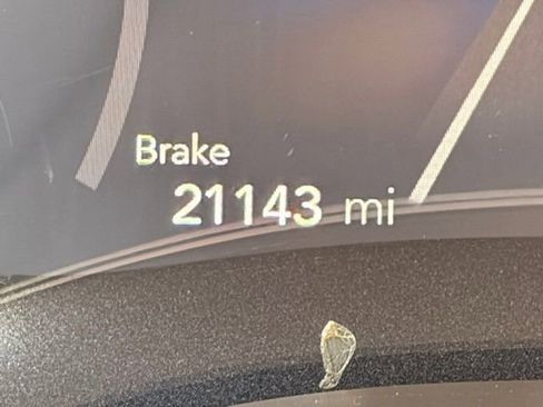 Used 2023 Chrysler Pacifica Limited w/ Uconnect Theater Family Group FWD image 17