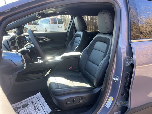 New 2026 Chevrolet Equinox EV LT AWD/4WD image 16