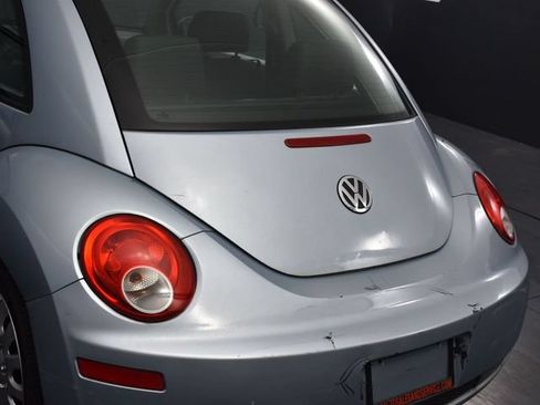Used 2010 Volkswagen Beetle Coupe FWD image 12
