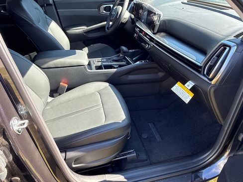 Certified 2025 Kia Sorento S w/ Panoramic Sunroof Package FWD image 13