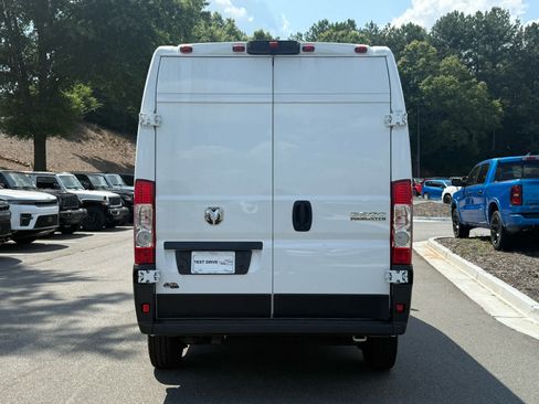 Used 2024 RAM ProMaster 2500 w/ Convenience Group FWD image 4