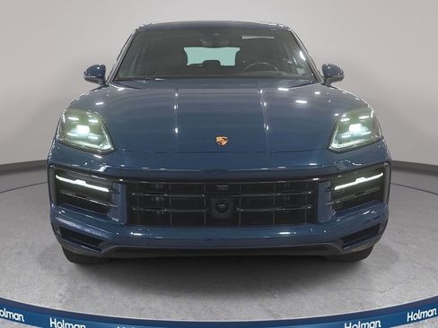 Used 2024 Porsche Cayenne AWD/4WD image 3