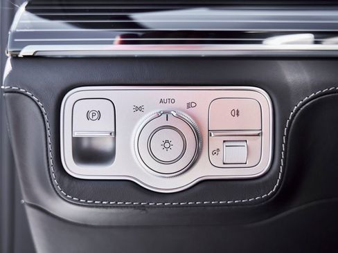 Used 2026 Mercedes-Benz Maybach GLS 600 4MATIC image 58