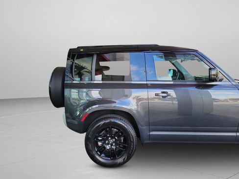 Used 2025 Land Rover Defender 90 S image 31