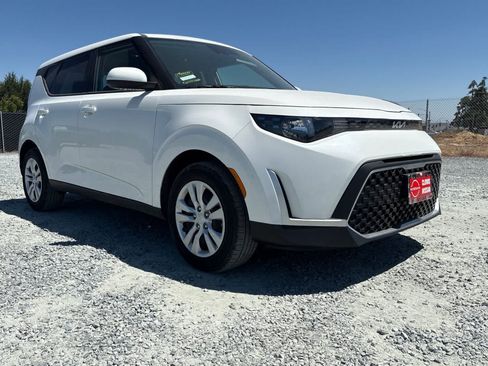 Used 2025 Kia Soul LX FWD image 10