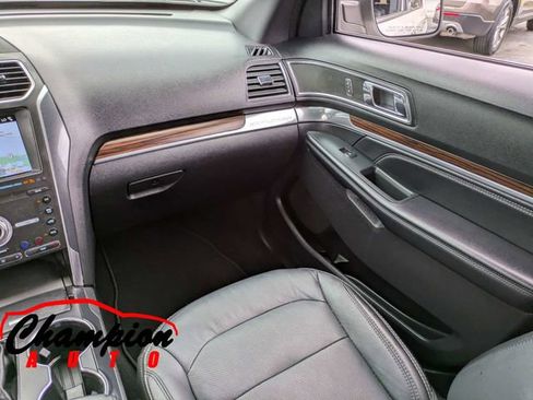 Used 2019 Ford Explorer Limited w/ Ford Safe & Smart Package image 23