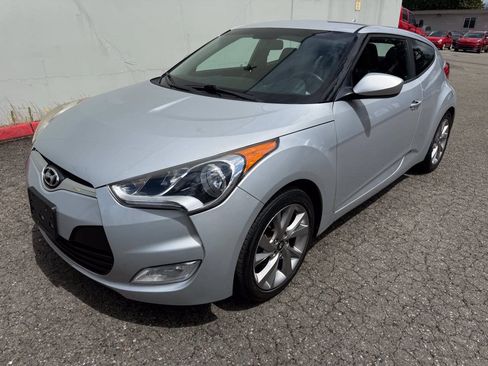 Used 2017 Hyundai Veloster FWD image 1