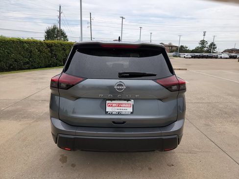 Used 2026 Nissan Rogue SV FWD image 6