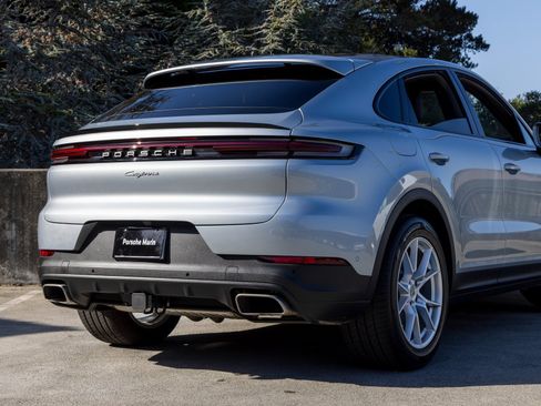Certified 2025 Porsche Cayenne Coupe image 12