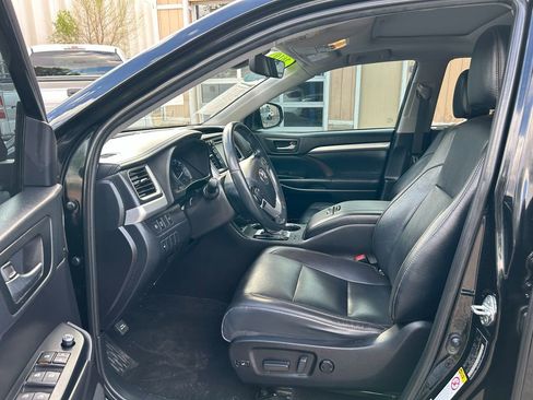 Used 2019 Toyota Highlander XLE image 13