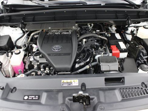 Used 2024 Toyota Highlander Platinum FWD image 43