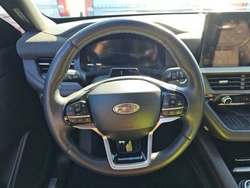 Used 2025 Ford Explorer Platinum w/ LUX Leather Package image 13