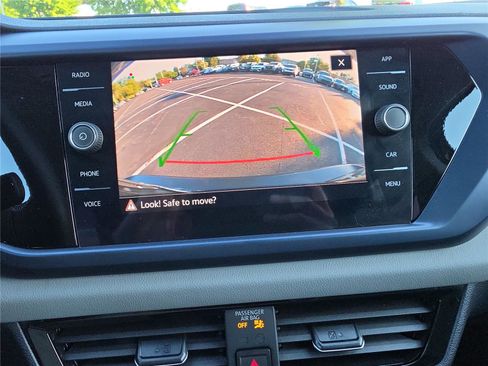 Certified 2023 Volkswagen Taos SE w/ Panoramic Sunroof Package FWD image 21