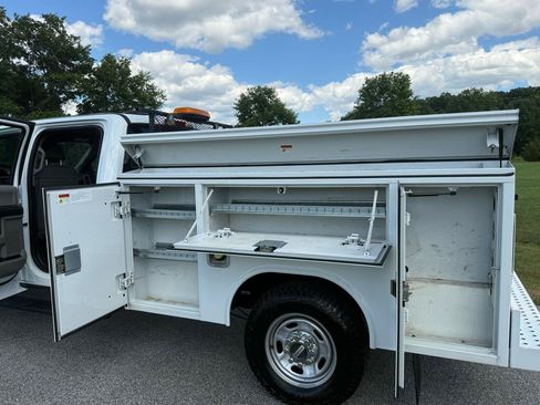 Used 2022 Ford F250 XL w/ Power Equipment Group AWD/4WD image 4