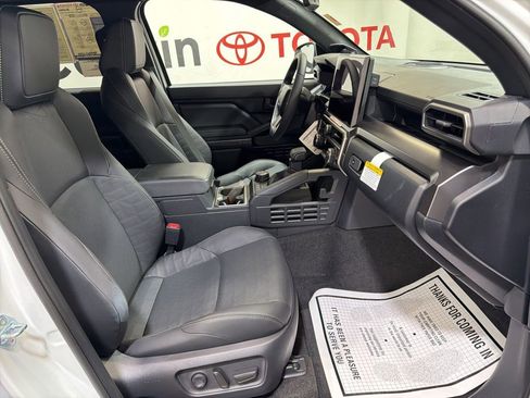 Used 2026 Toyota 4Runner Limited AWD/4WD image 12
