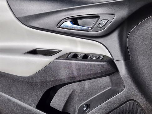 Used 2024 Chevrolet Equinox LT image 6