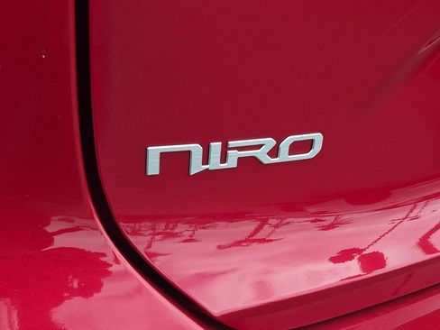Used 2024 Kia Niro EX FWD image 32