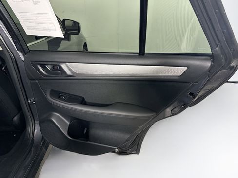 Used 2019 Subaru Outback 2.5i AWD/4WD image 27