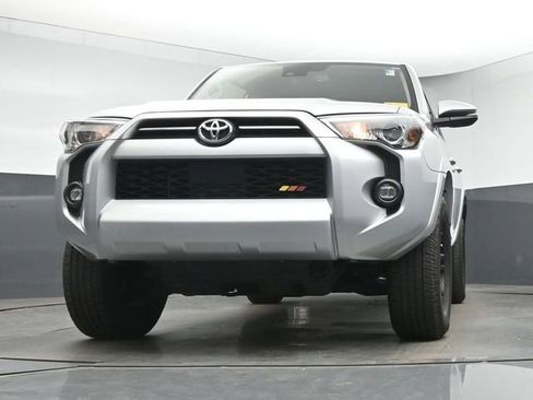 Used 2021 Toyota 4Runner SR5 Premium w/ Moonroof Package AWD/4WD image 12