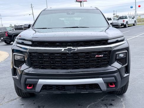 Used 2024 Chevrolet Traverse Z71 image 3